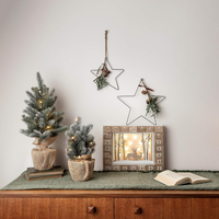 No gastes fortuna en un bazar: armate este mini Árbol de Navidad con cartón, palitos de brochette y lucecitas