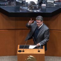 El “populismo regulatorio” de Monreal preocupa a los banqueros