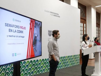 CDMX sigue en semáforo rojo pero reinicia actividades "al aire libre"