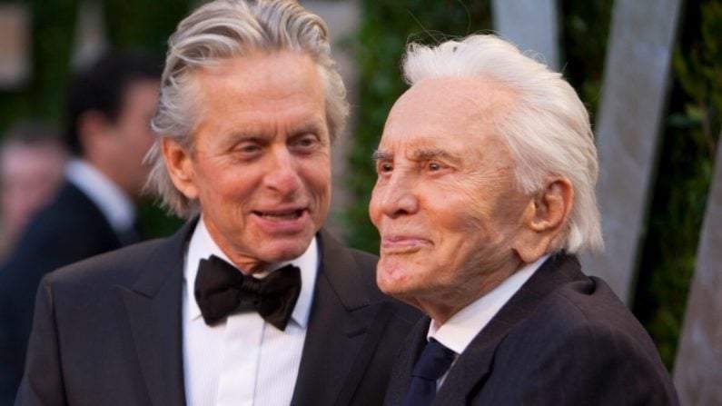 Michael Douglas y Kirk Douglas. Fuente: (Twitter)