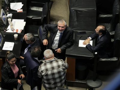 Mier da espaldarazo a Adán Augusto para que siga como coordinador de Morena en el Senado