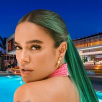 Lujo, gran vestidor y un parque con palmeras: Karol G descansa en su fastuosa mansión de Miami