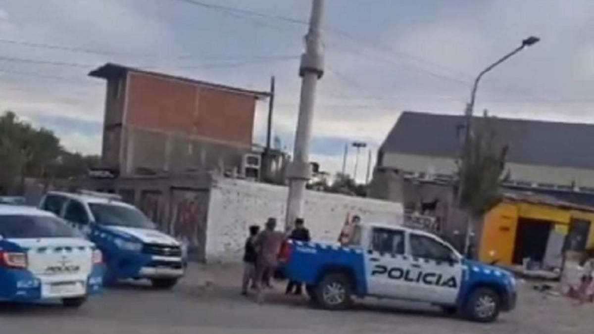 La Policía encontró decenas de vainas servidas calibre 38 y 9 milímetros. Fuente (La Calle Con Voz)