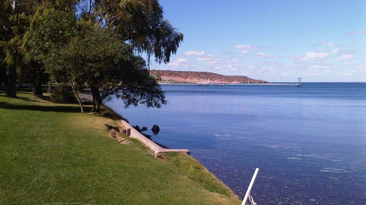 Hechos violentos en el lago Mari Menuco. Fuente: (Twitter)