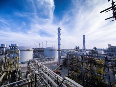 Arabia Saudita reducirá su producción de petróleo para estabilizar el mercado global