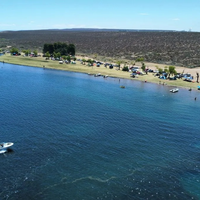 Dos campings en el lago Mari Menuco ideales para escapar del calor en Neuquén: precios y actividades