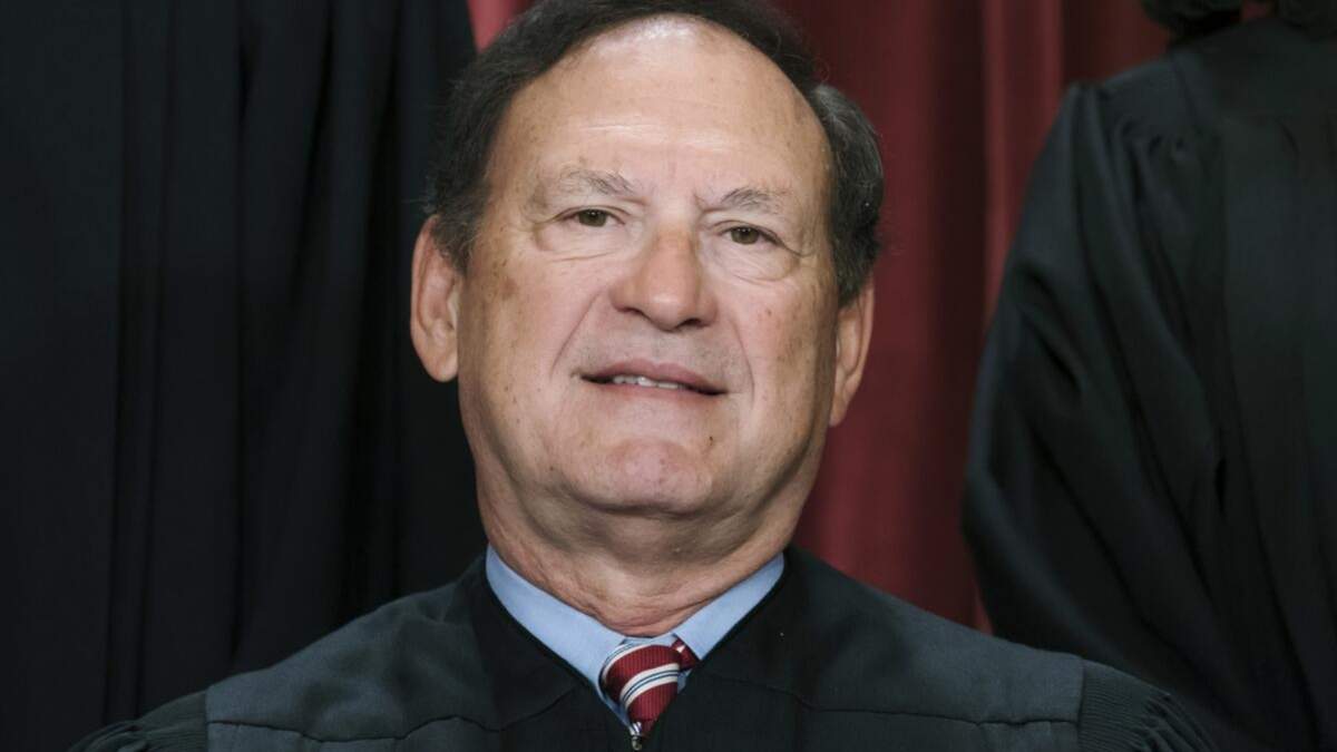 El magistrado Samuel Alito en el edificio de la Corte Suprema, en Washington