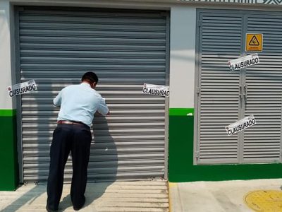 Clausuran oficinas de Banco Azteca en Jalpa de Méndez, Tabasco