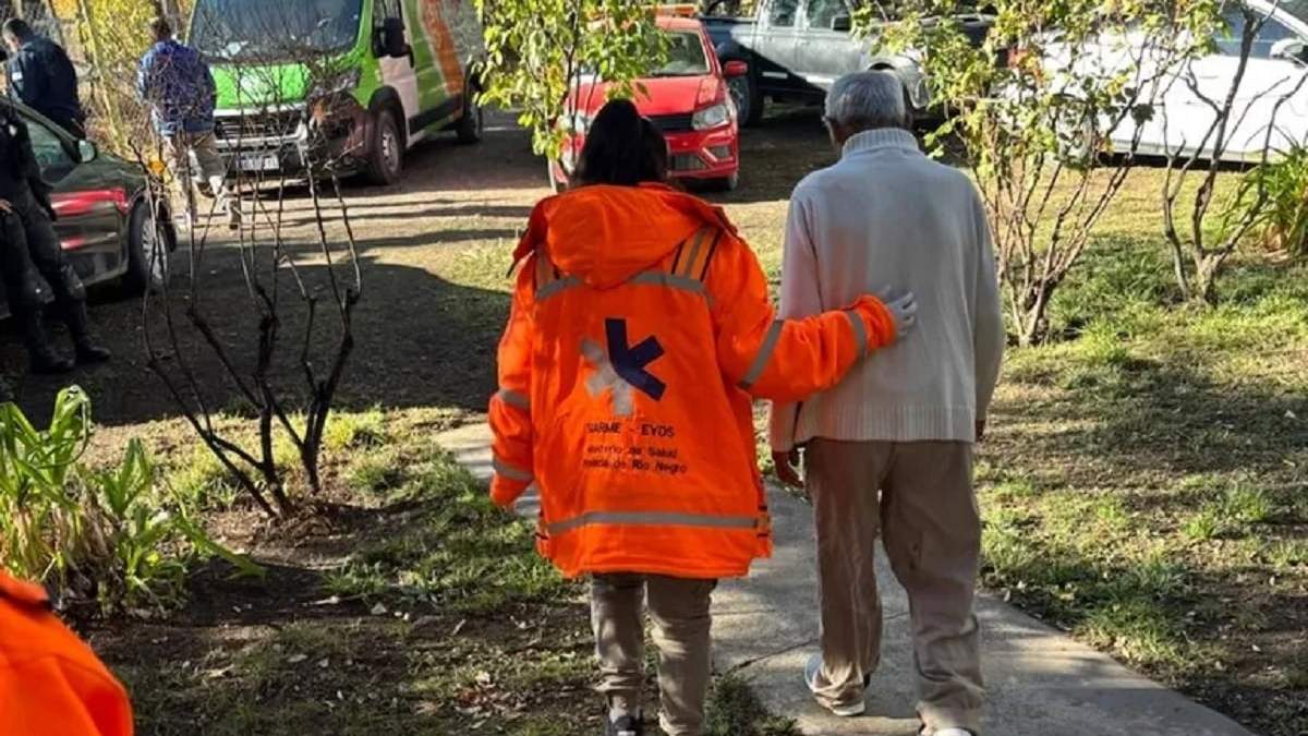 Los abuelos fueron llevados al hospital y luego reubicados. Fuente: (LMCipolletti)