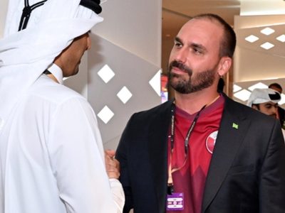 Hijo de Bolsonaro justifica su viaje al Mundial de Qatar para contar "la situación" de Brasil