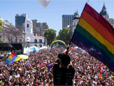 Marcha del orgullo: una demostración multitudinaria y contundente