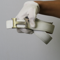 El truco de los expertos para limpiar tu cinturón blanco y dejarlo tan reluciente como si recién lo compraste