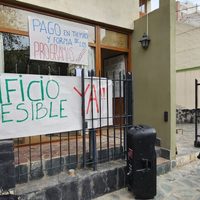 Hacinados y sin accesibilidad, así trabajan en la dependencia que da planes a adultos mayores