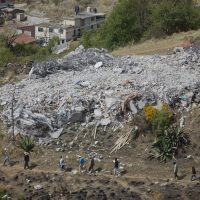 Rompen diálogo en Xochicuautla; Higa rechaza parar desalojos y demoliciones