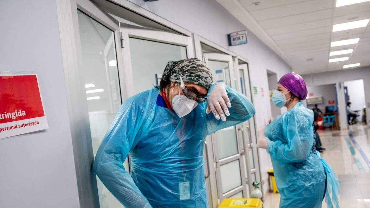 La segunda ola del coronavirus volvió a quebrar una barrera de decesos en el país. Fuente: (Twitter)