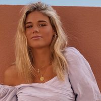 Ella puede sola: sin Enrique Ponce, Ana Soria disfrutó de un hermoso día a puro sol