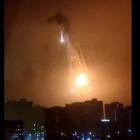 Tanques y tropas rusas llegan a Kiev, sacudida por fuertes explosiones