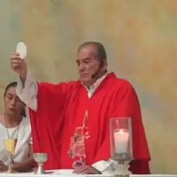 “Acepten que no pudieron”, dice sacerdote de Chiapas a AMLO y a Rutilio Escandón (Video)