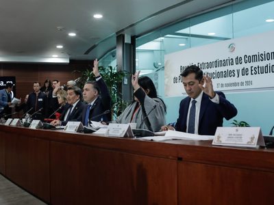 Aprueban en comisiones del Senado la extinción de órganos autónomos; oposición niega ahorro