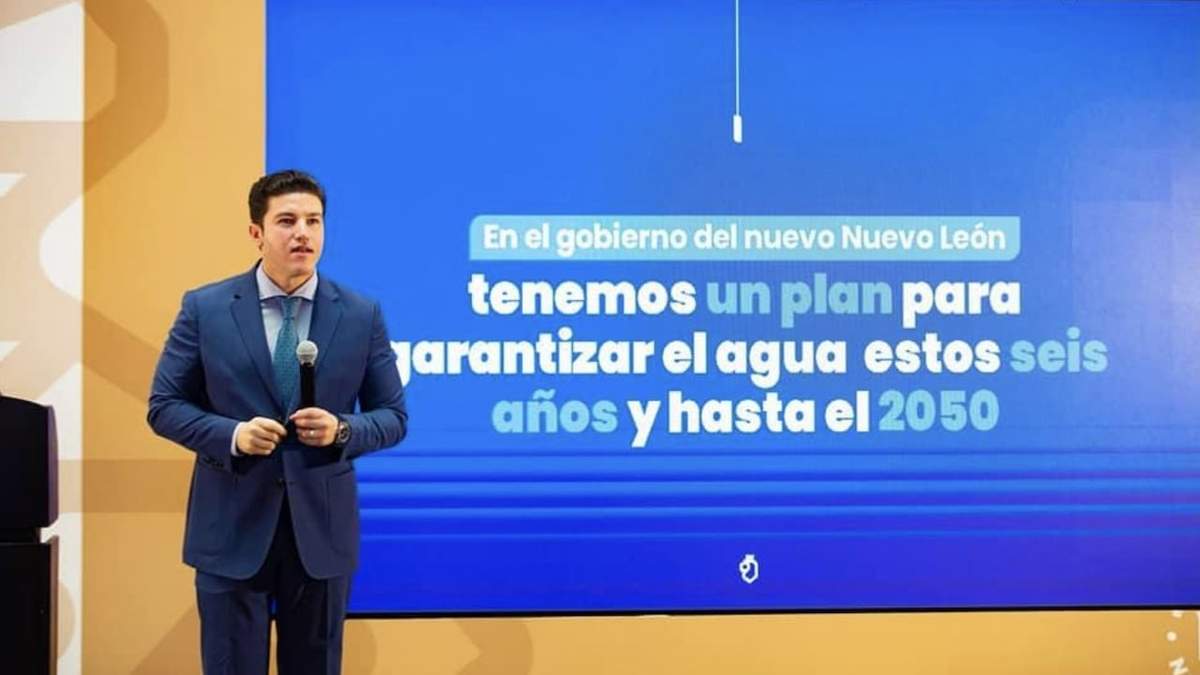 El mandatario estatal en la presentación de su plan para el agua