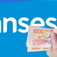 Mujeres sin trabajo podrán cobrar un bono de $47.000 pesos en noviembre a través de la ANSES