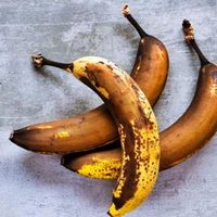 No tires esa banana pasada y hacete estas barritas de garbanzo y frutos rojos que son el snack perfecto