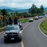 Detienen a 49 normalistas en Michoacán tras enfrentamiento con policías (Audios)