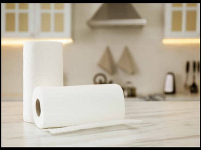 Un simple reciclaje con rollos de papel de cocina que se convierte en un tesoro para tu baño