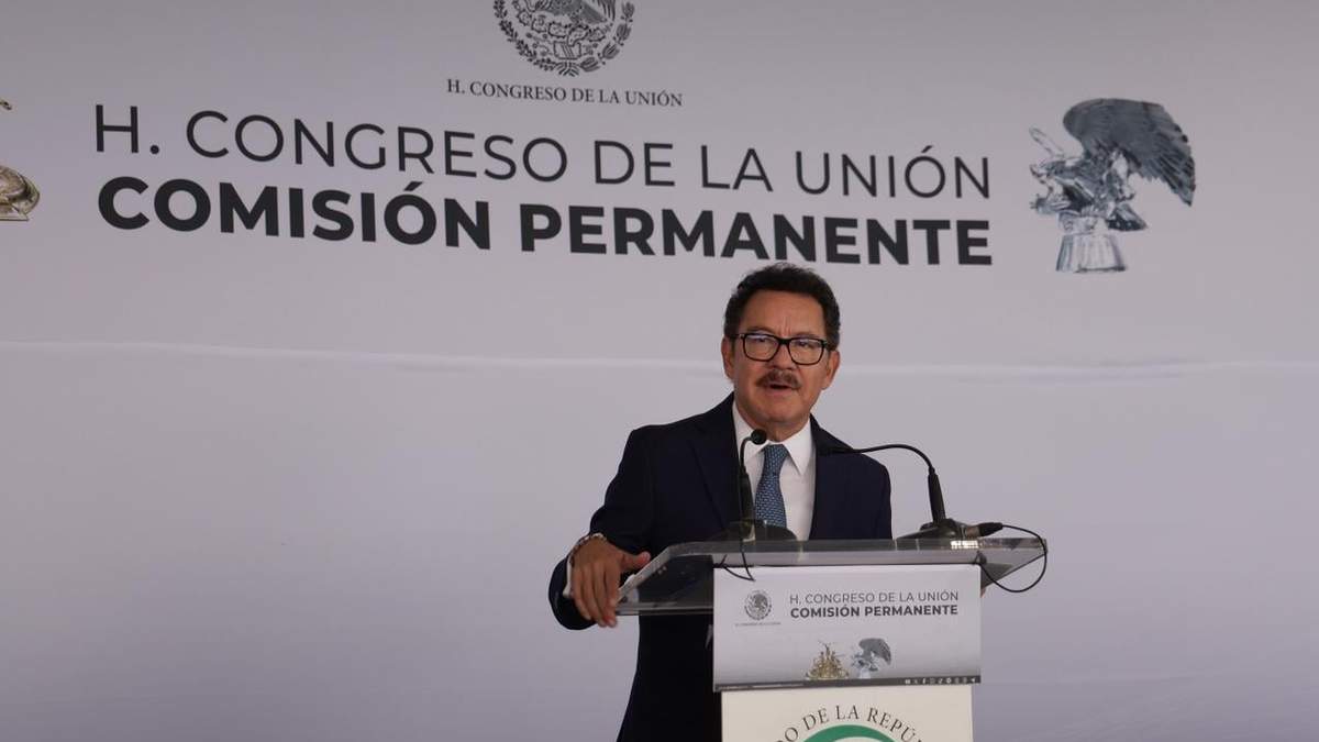 El coordinador de la bancada morenista, Ignacio Mier en conferencia de prensa en el marco de la Comisión Permanente, el miércoles 6 de mayo de 2026