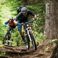 Gran susto en un San Martín de los Andes: rescatan a un ciclista accidentado