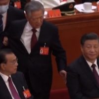 Expulsan al expresidente Hu Jintao del Congreso del Partido Comunista de China