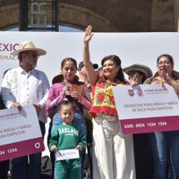Brugada entrega más de 11 mil tarjetas de “Mi Beca para Empezar” a estudiantes de la CDMX
