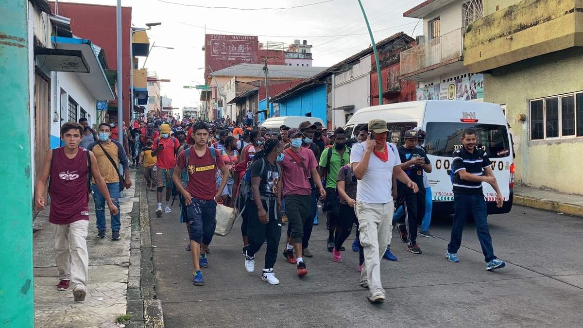 La caravana migrante llegó a Huehuetán y se traslada a Huixtla