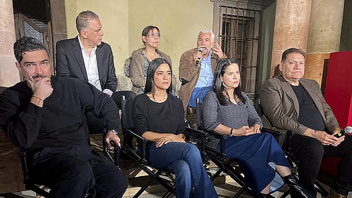 Ramos, Solares y Estrada. Abajo: Herrera, Gaitán, Ramírez y Cosío