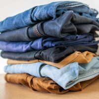 Si no te gusta planchar, mirá este truco para tender tus pantalones que seguro no conocías