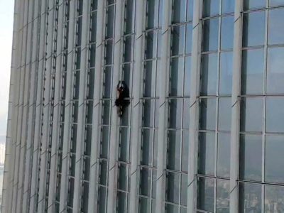 Británico es detenido tras escalar más de la mitad de un rascacielos de Seúl (Video)