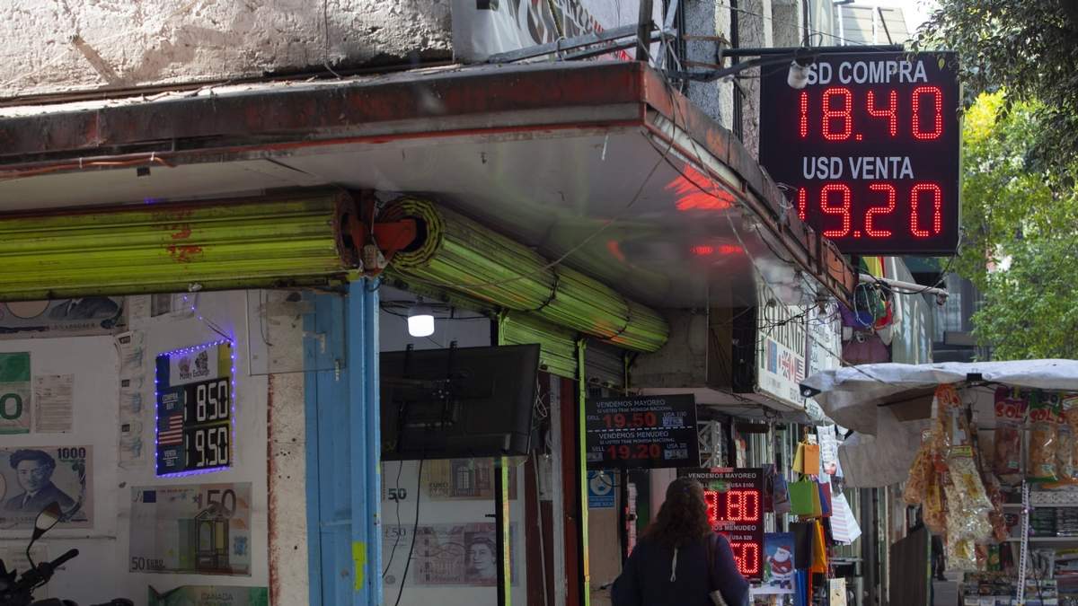 Ejemplo de una pizarra con el tipo de cambio