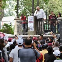 Adán Augusto llama “zángano” a Fox y critica que Televisa lo “desapareció” de sus noticieros
