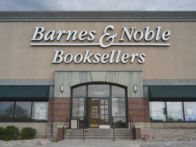 Leonard Riggio, quien forjó un imperio de venta de libros con Barnes & Noble, muere a los 83 años