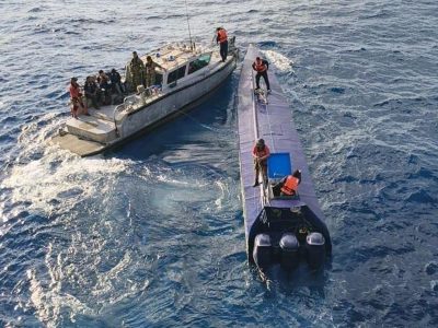 Con información de EU, la Marina intercepta semisumergible con cuatro toneladas de cocaína (Video)