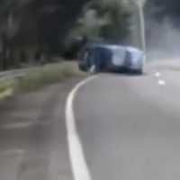 Conductor murió al salir disparado de su auto tras volcar en la México-Cuernavaca (Video)