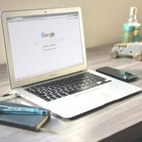Google Maps actualizará con IA los horarios de las tiendas y los límites de velocidad
