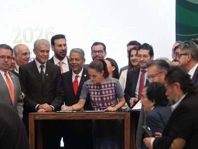 Líderes sindicales ofrecen su apoyo a Sheinbaum ante acusación judicial contra Rocha Moya