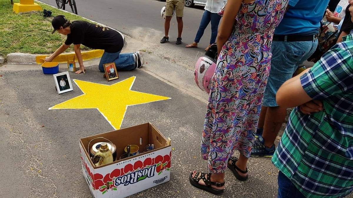 Colocan una estrella amarilla en memoria de las víctimas en siniestros viales. Fuente: (Twitter)
