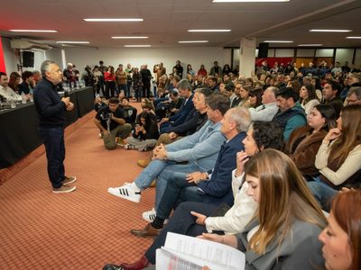 Cómo resolverá la UCR el armado de su propia lista si acuerda con LLA