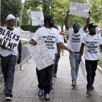 Jóvenes afroamericanos e hispanos votaron por Trump por economía y empleo