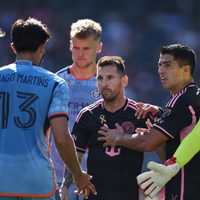No lo podían parar: un rival desató toda la furia de Lionel Messi