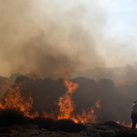 Grecia ordena nuevas evacuaciones por incendios