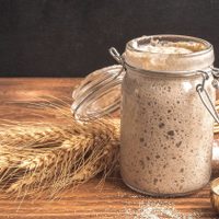 No tires las peras pasadas y convertilas en masa madre para todas tus tortas y panes