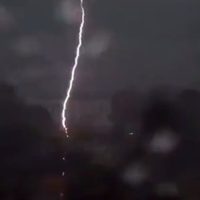 Captan la caída de un rayo cerca de la Casa Blanca; hay 4 personas heridas (Video)